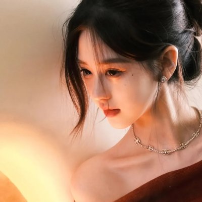 七个尖角的阁楼 首屏背景